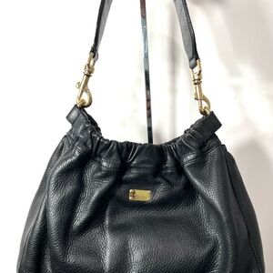 Escada hobo Shoulder Bag in pebble caviar black leather with Gold Accents